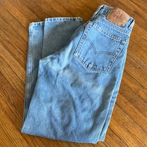 vintage light wash high wasted 550 levi’s